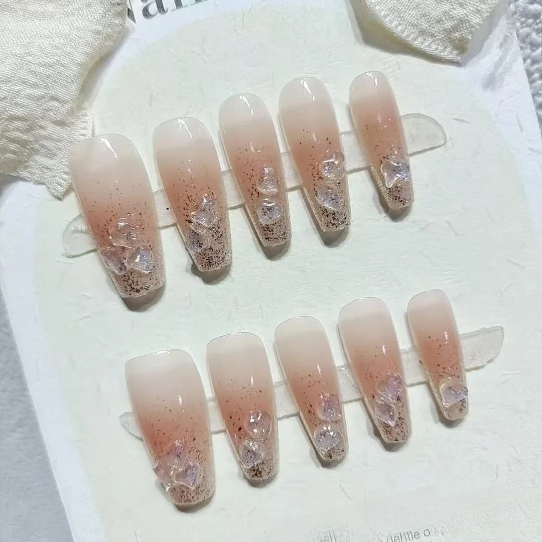 Press-on nails met hart-strass, kort en medium coffin-vorm