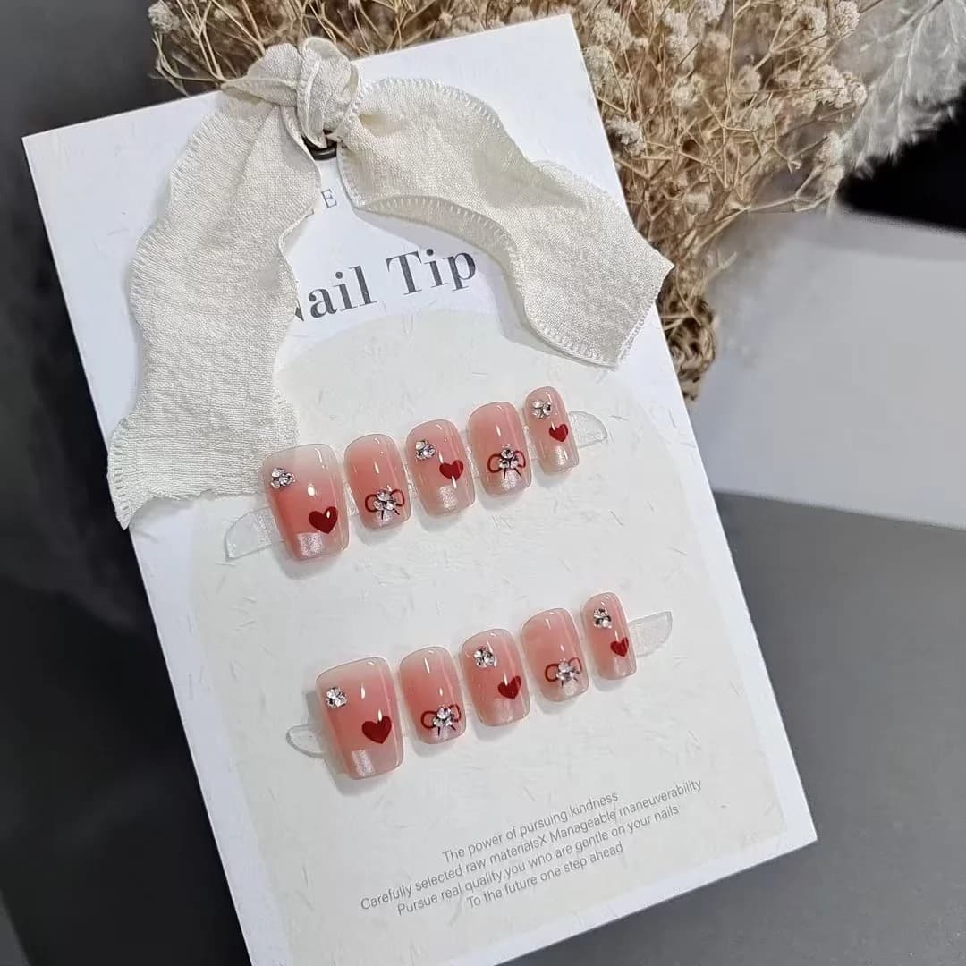 Korte Vierkante Press-On Nagels Sweetheart French met Hartjes en Strikjes