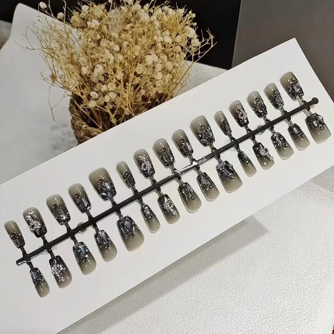 Korte Coffin Kunstnagels met Zwarte Slangenprint en Glitter, 30 stuks
