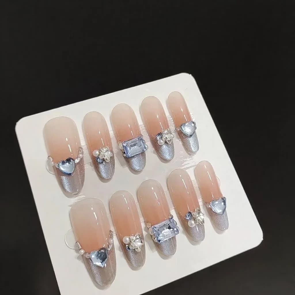 Blauwe Amber Cat Eye Nepnagels Franse Tip Strass Lang Ovaal