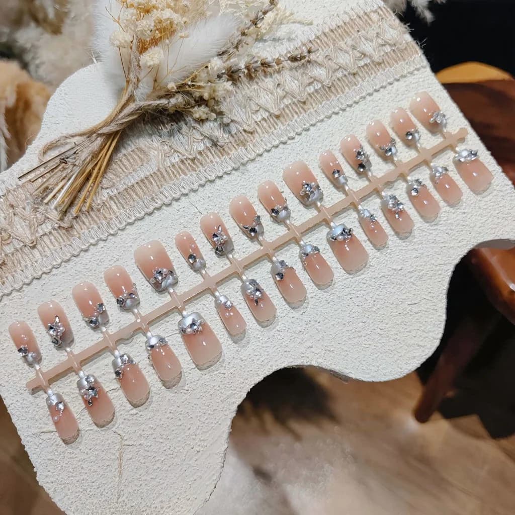Blauwe French tip kunstnagels met parels en strass