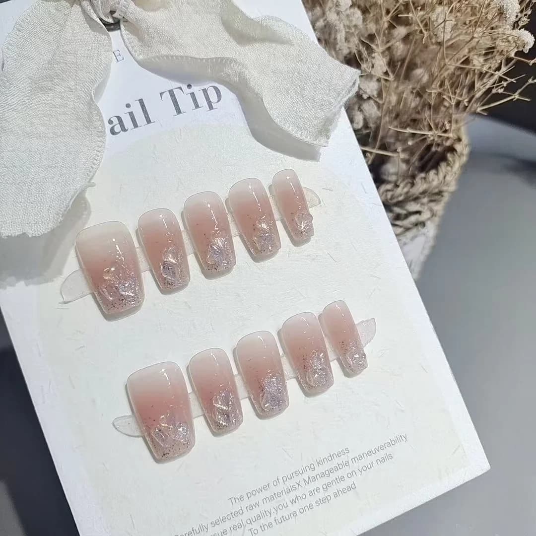 Press-On Nails met Hart Strass Kort en Medium Kist Vorm