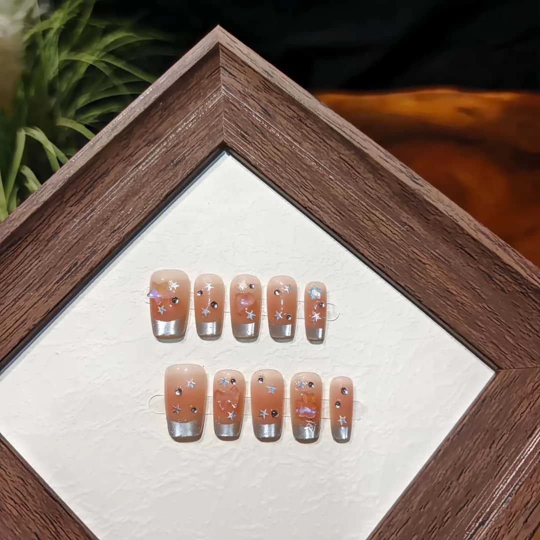 Starry Rain Cat Eye Press-On Nails met Glitter French Tip