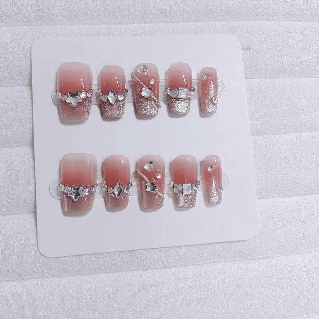 Press-On Nails met Hartjespatroon en Glitter Finish