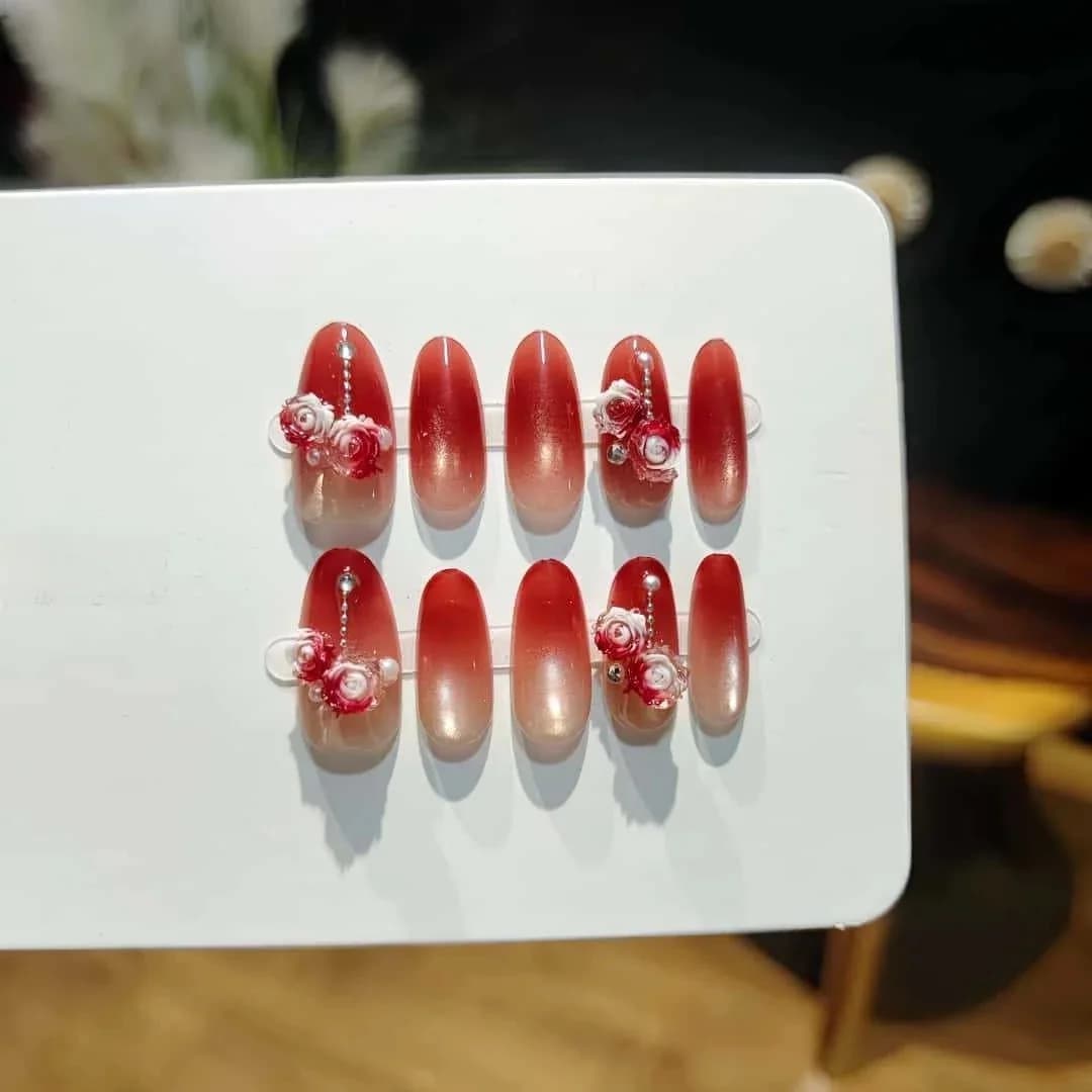 Rozenkat Cat Eye Press-on Nails Rood Verloop Glitter Ovale Vorm