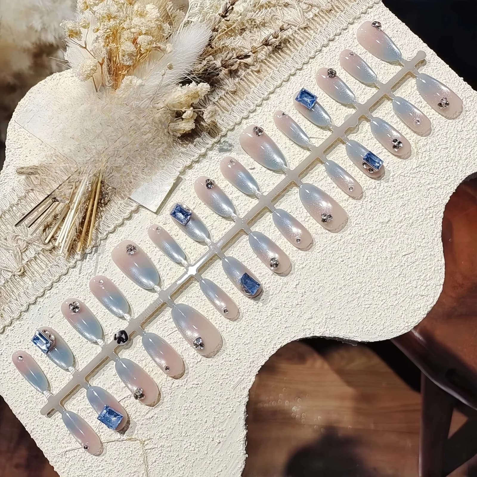 IJsblauwe Cat Eye Press-on Nails met Glitterverloop Medium Ovaal