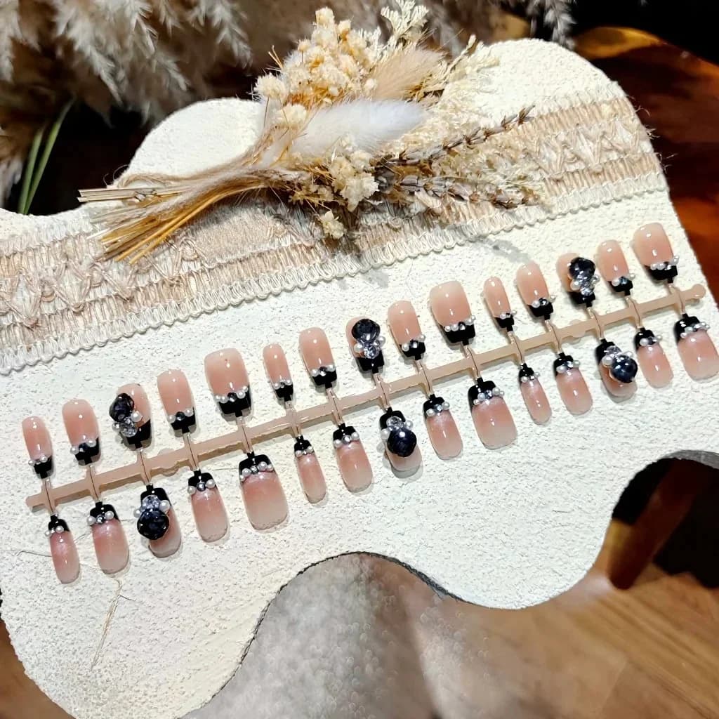 Zwarte Cat Eye Press On Nails met Parels en Strass
