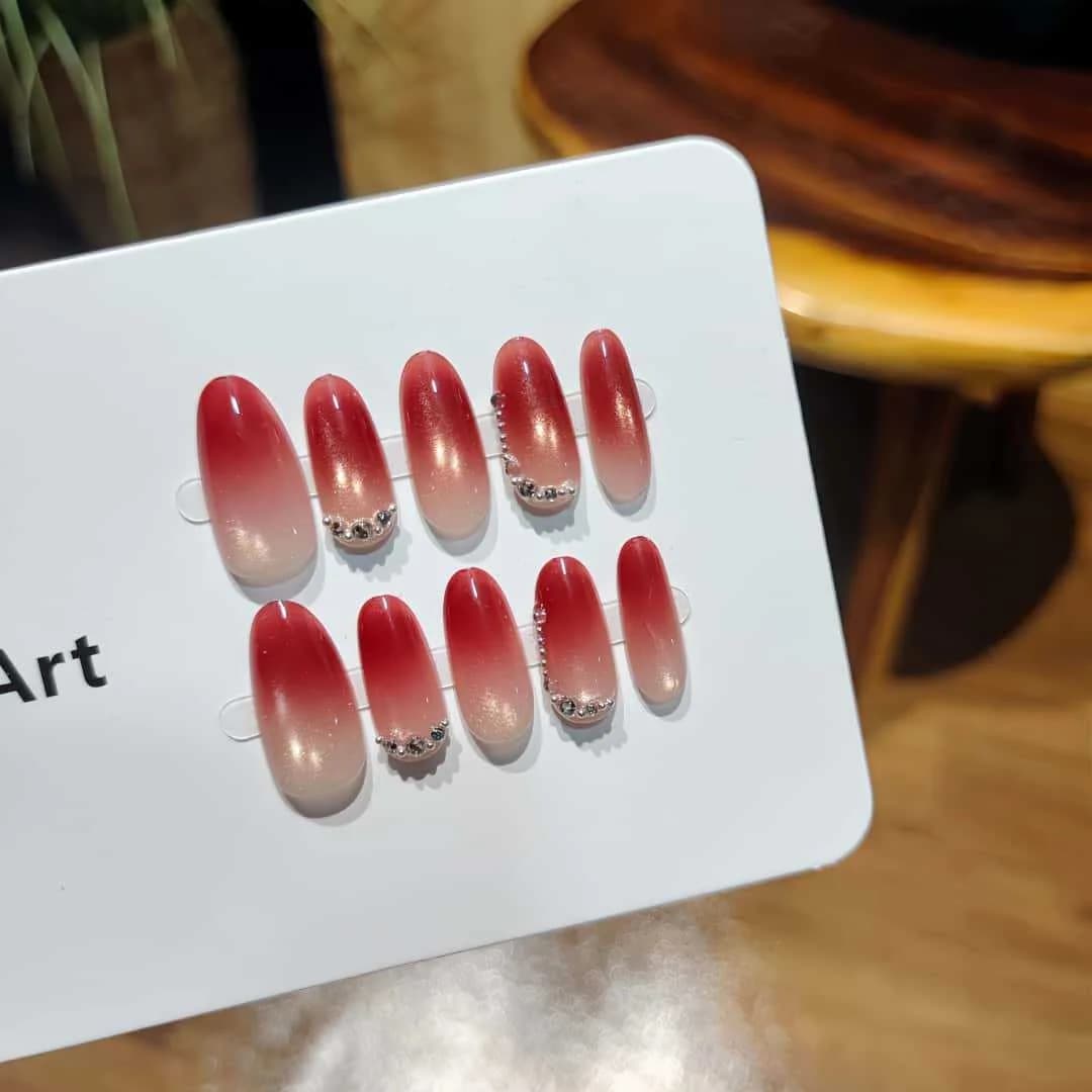 Rode Cat Eye Press-On Nails met Strass, Medium Ovaal