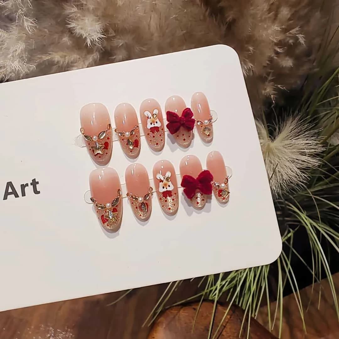 Kunstnagels Cat Eye French Tip met Strass en Strikdesign