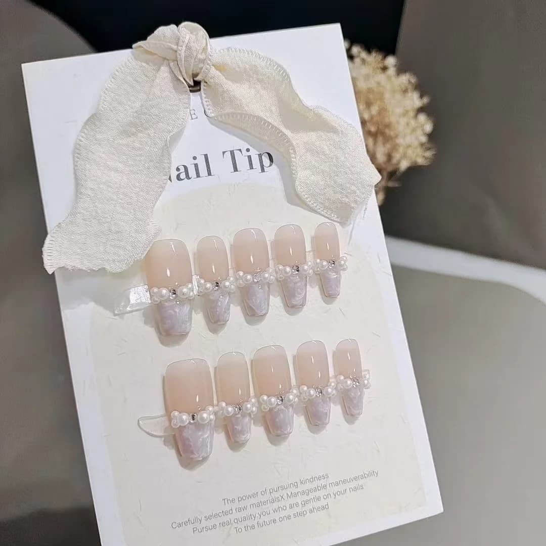 Parelmoer threaded press-on nagels met parels en strass
