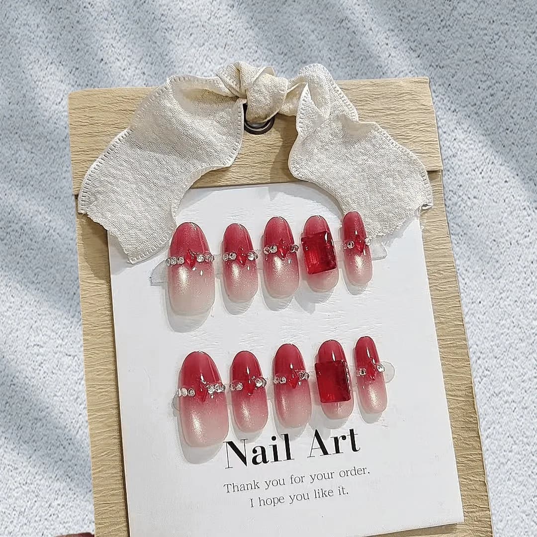 Rode Strass Cat Eye Press-On Nails Medium Ovaal 30 Stuks