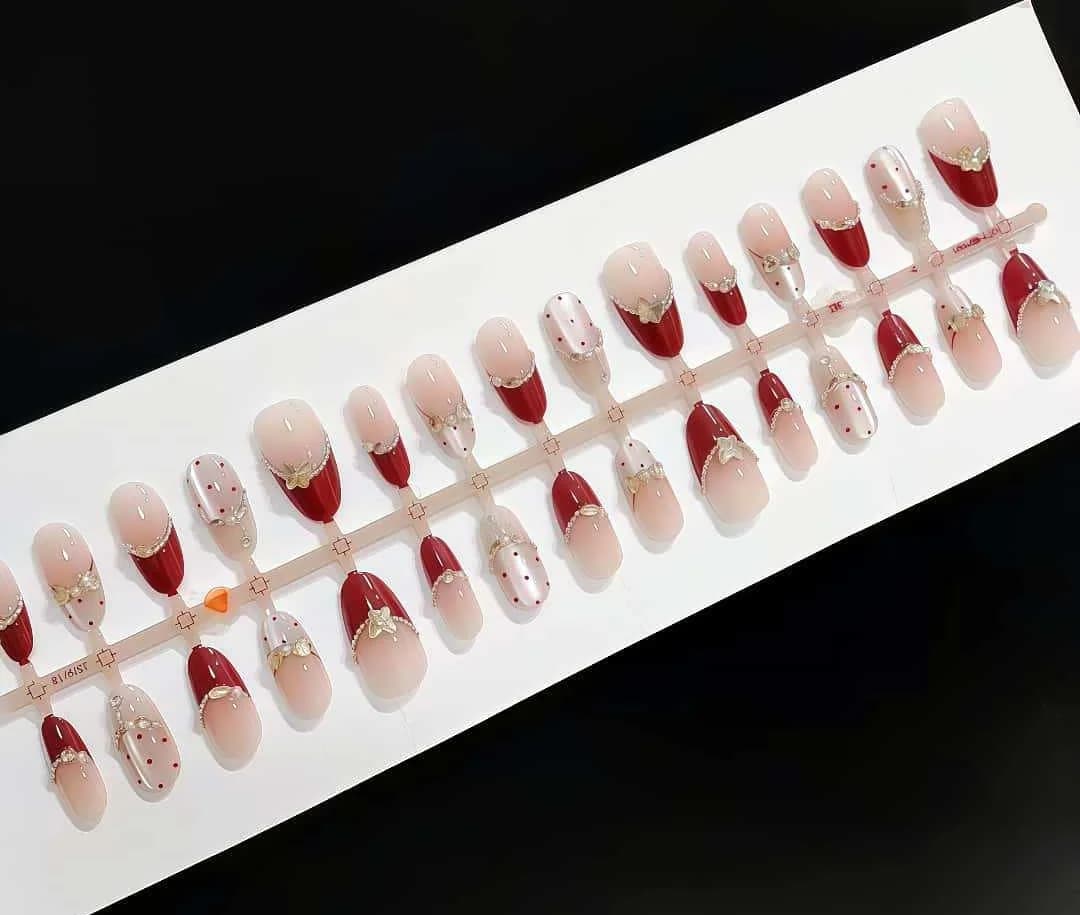 Rode Cat Eye Press-on Nails met Strass Medium Ovaal