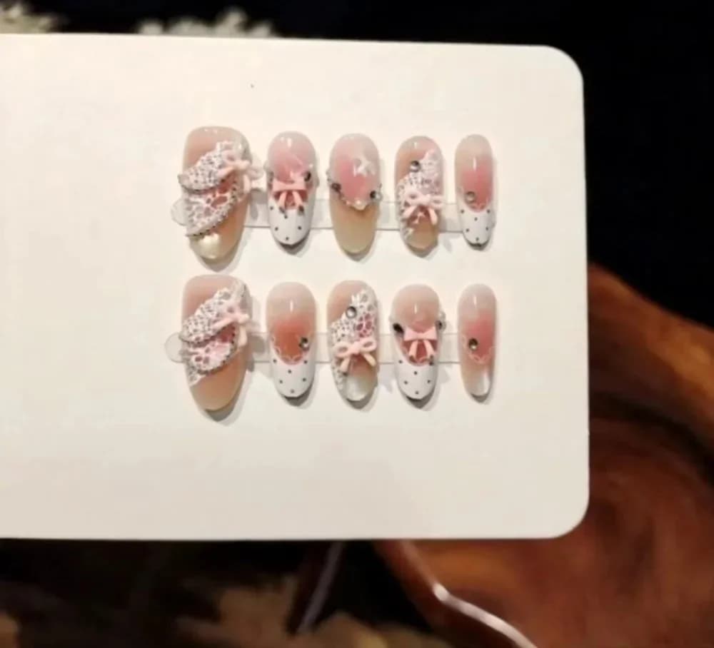 Roze Satijn Cat Eye Nepnagels met Strik en Strass