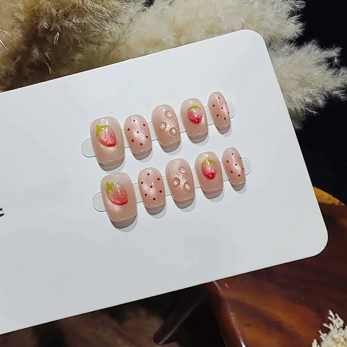 Berry stippen cat eye press-on nagels, korte ballerina vorm