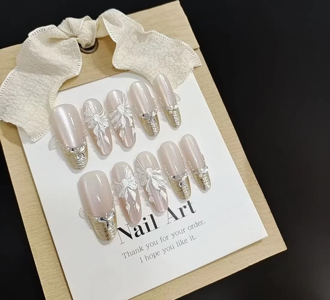 Press-on nagels met 3D vlinders en bloemen, lange stiletto vorm