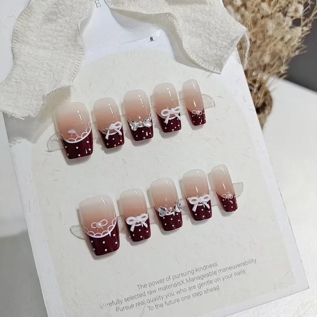 Ballet Rok Press-On Nails met Rode Strik, Polka Dot Korte Tips