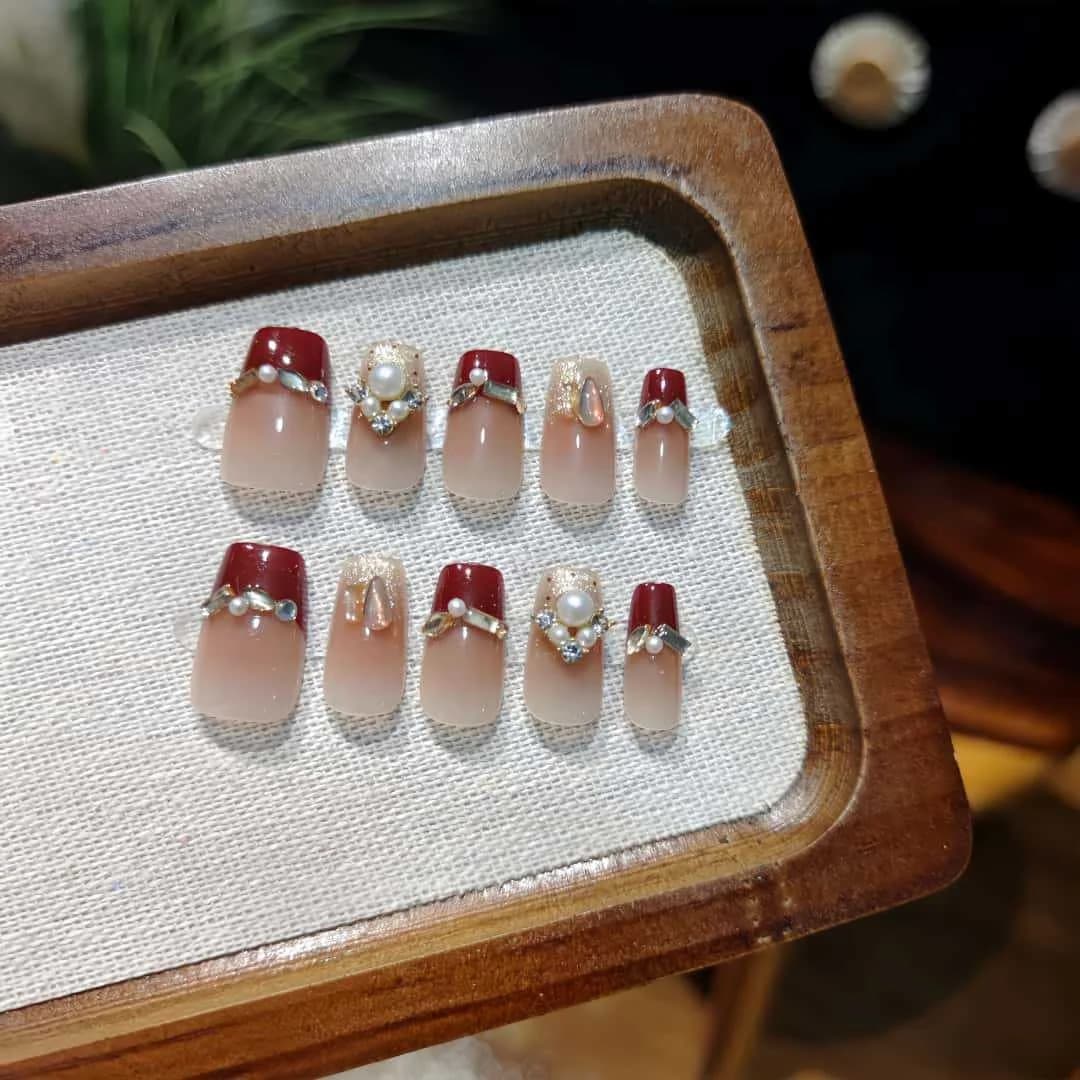 Rode Parel Press On Nails Kort Kist French Tip Glitter