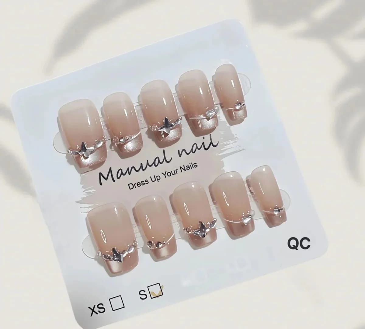 French Tip Press-On Nails met Vlinder Strass en Cat Eye Effect