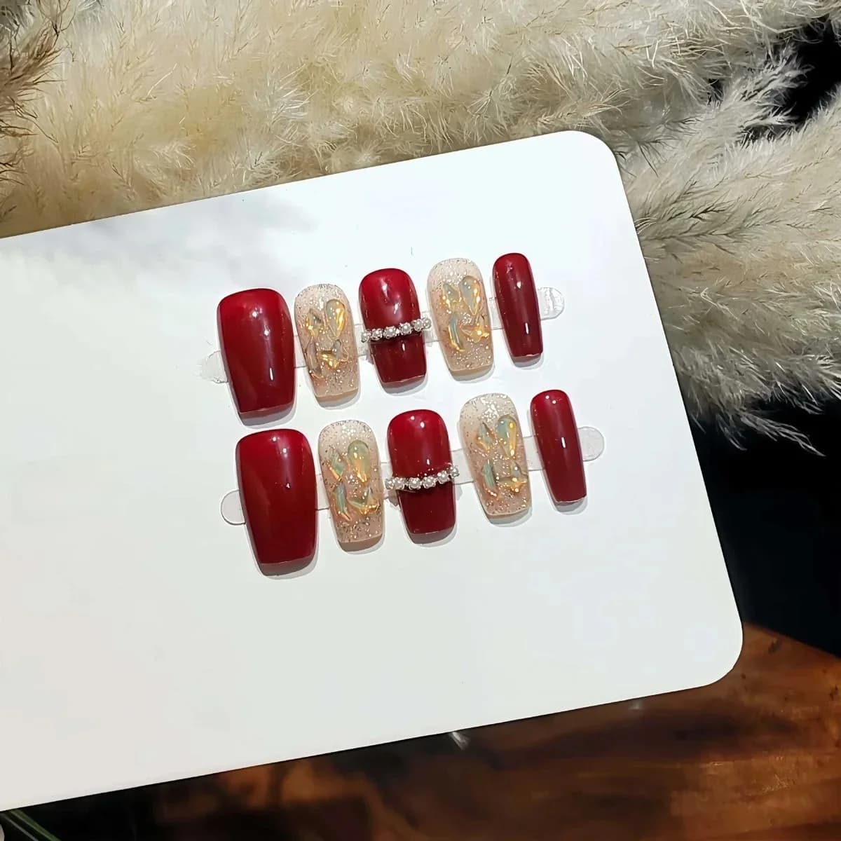 Rode Korte Vierkante Press-On Nails met Aurora Strass