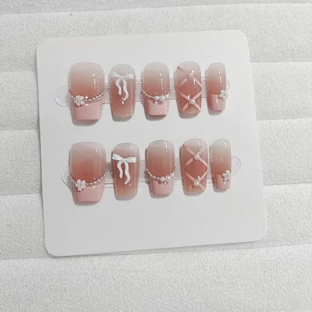 Roze French Tip Press On Nails met Ketting Strik Design Kort Vierkant
