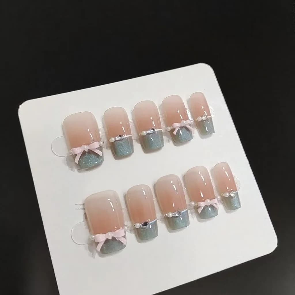 Blauwe Crystal Roze Vlinder Press-On Nails met Cat Eye French Tip