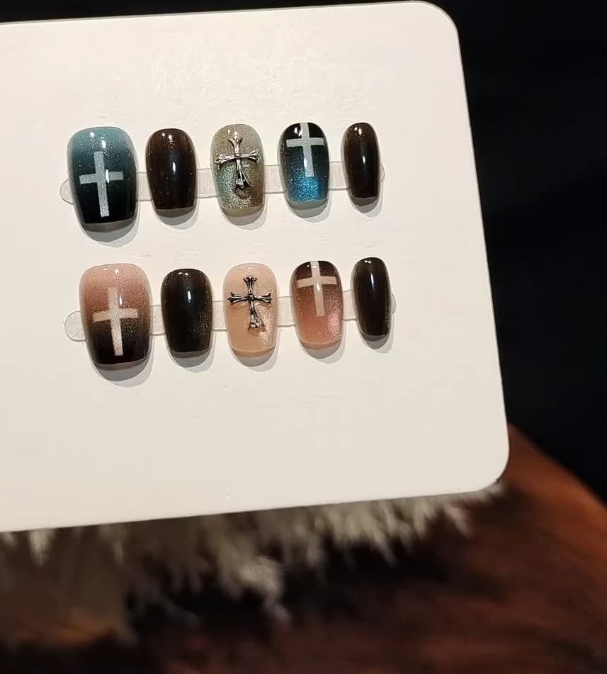 Blauw Roze Cat Eye Press-on Nails met Glasparels en Kruis