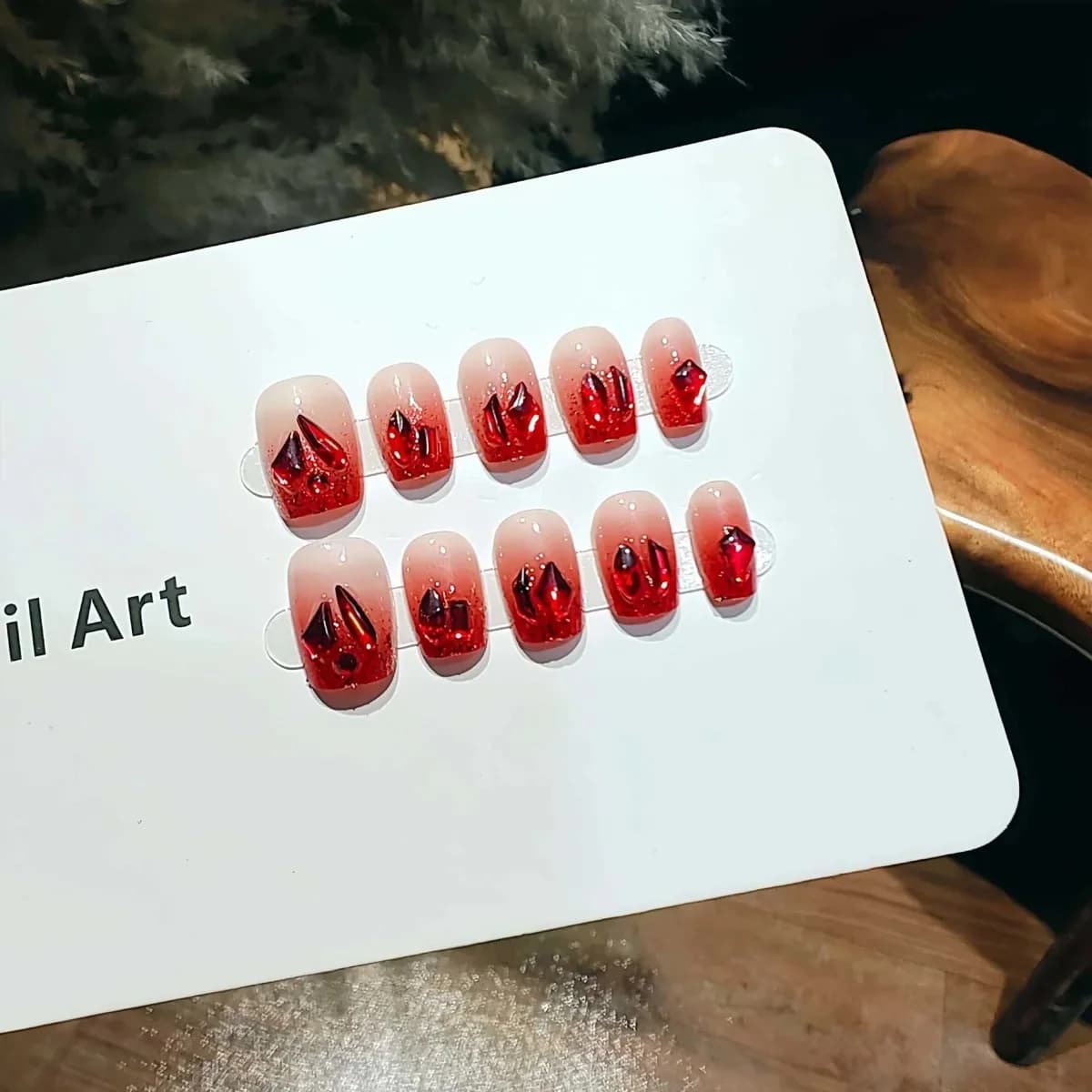 Rood Verloop Cat Eye Press-On Nagels Korte Ballerina Vorm met Strass