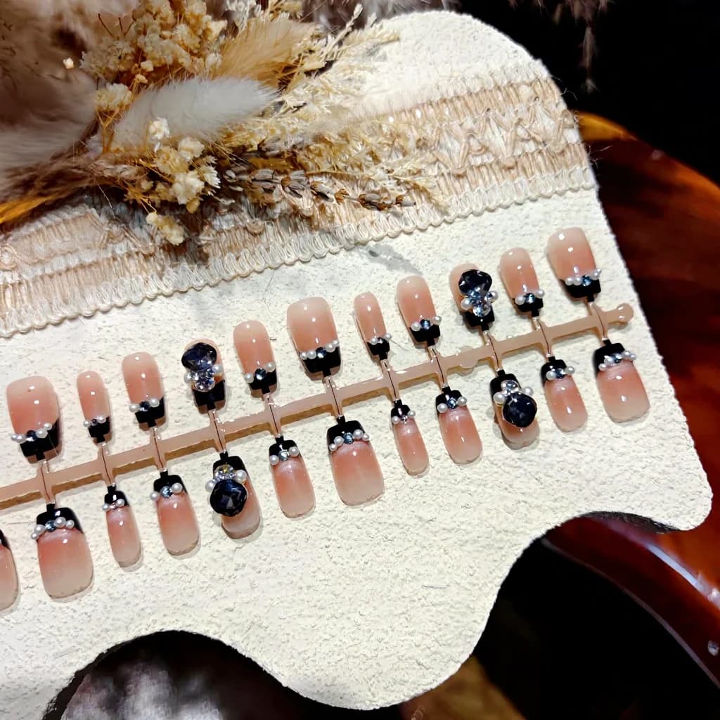 Zwarte Cat Eye Press On Nails met Parels en Strass