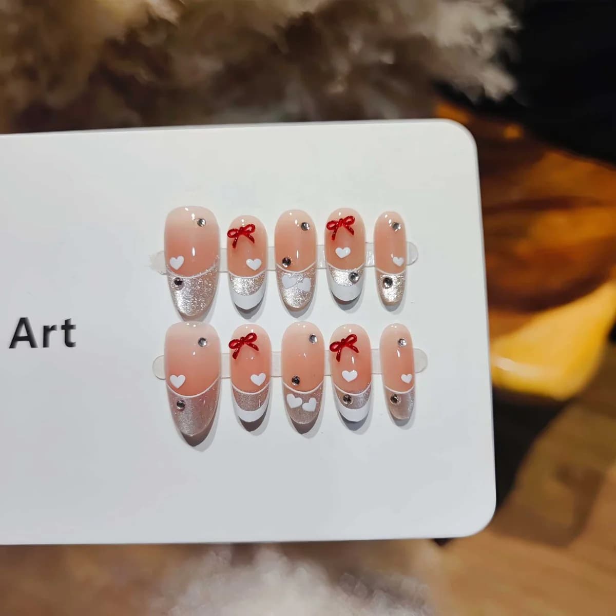 Cat Eye French Tip Press-On Nails met Vlinder Hart Design