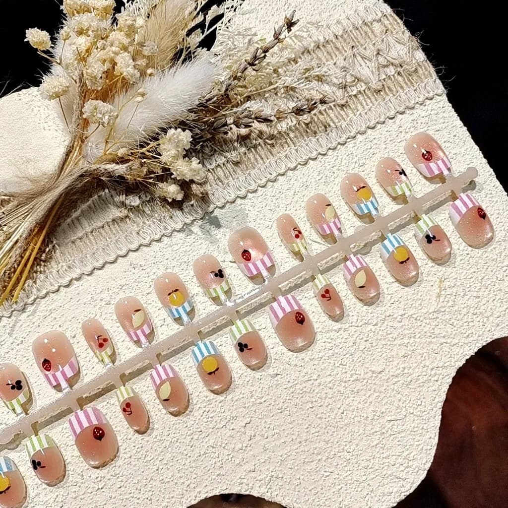 Korte Ballerina Press-On Nails Cat Eye Candy Stijl met Strass