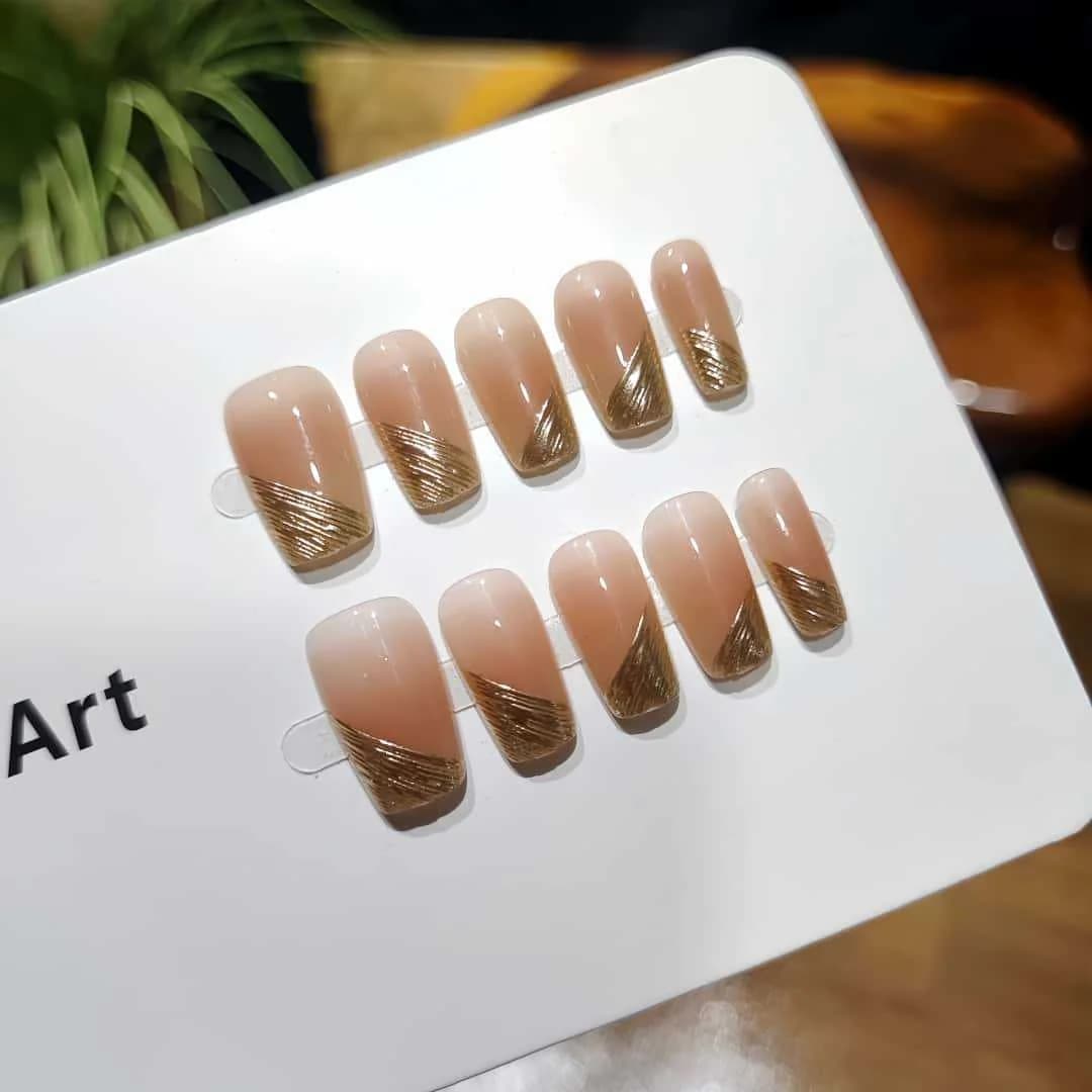 Diagonale French Tip Press-On Nails met Spiegelchroom Finish