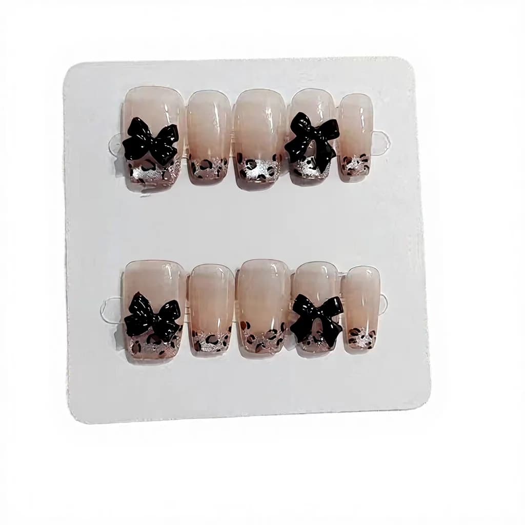 Korte Coffin Kunstnagels met Luipaardprint en Vlinders, 10 stuks