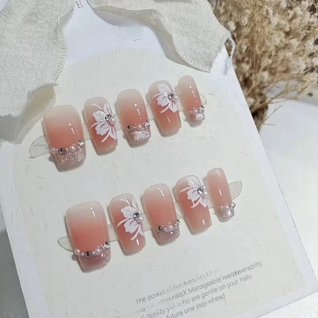 Cat Eye Lelie Press-on Nails met Parels en Strass