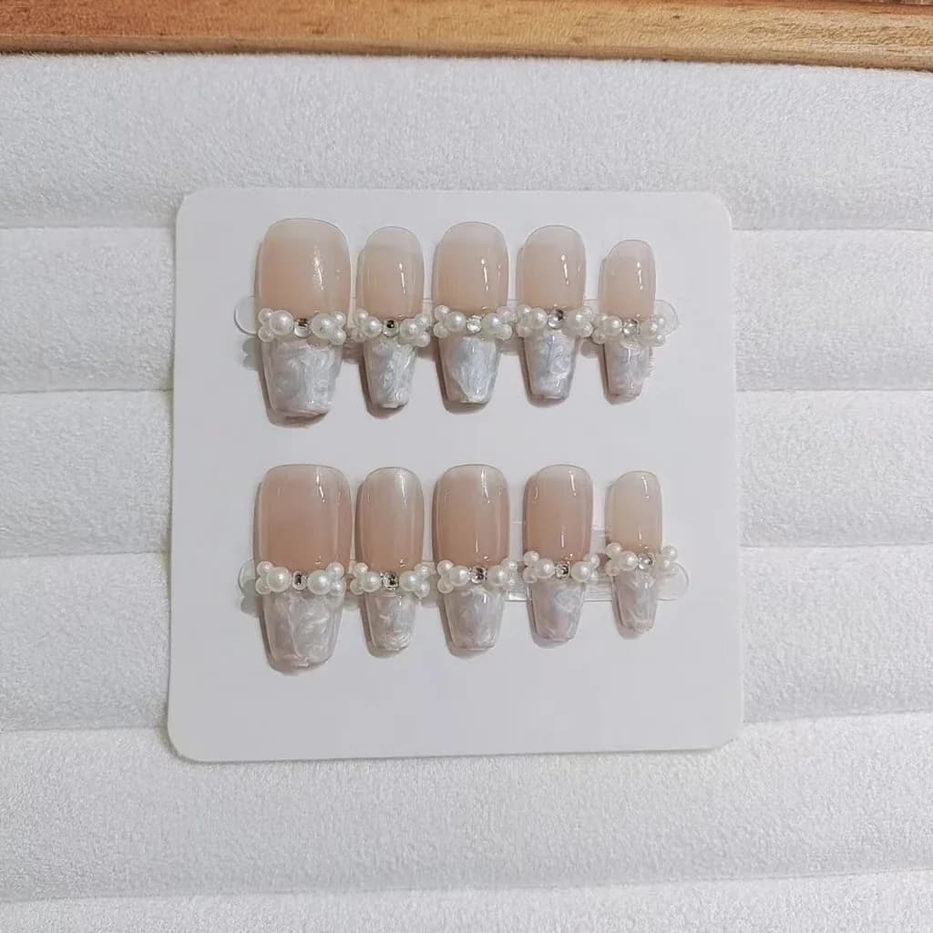 Parelmoer threaded press-on nagels met parels en strass