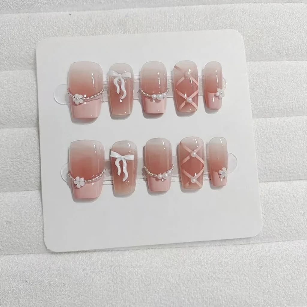 Roze French Tip Press On Nails met Ketting Strik Design Kort Vierkant