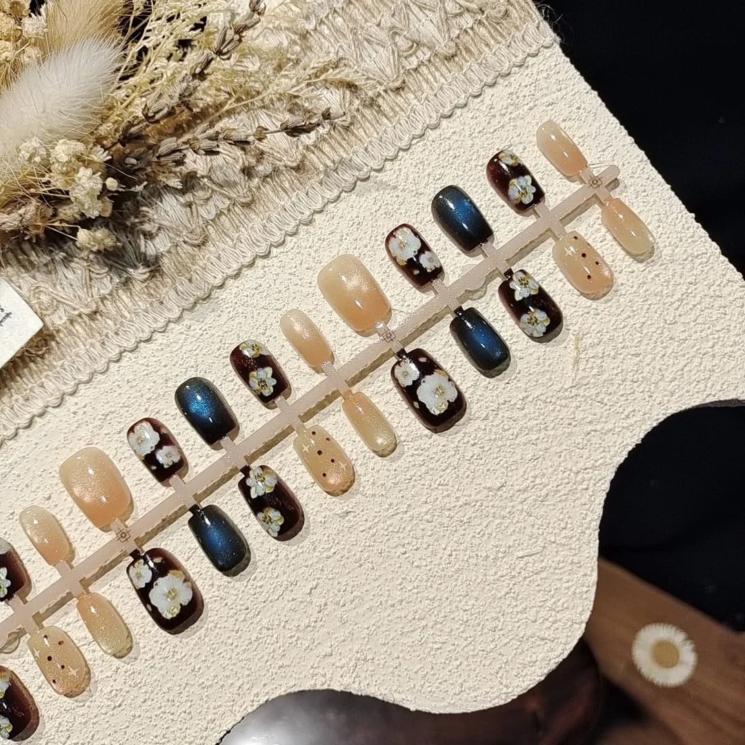 Cat Eye Press-On Nails met Glasparels, Herfststijl