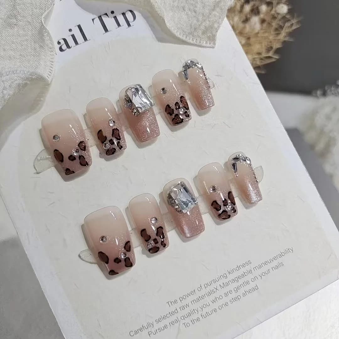 Luipaardprint Press-On Nails met Strass Steentjes Kort Coffin Model