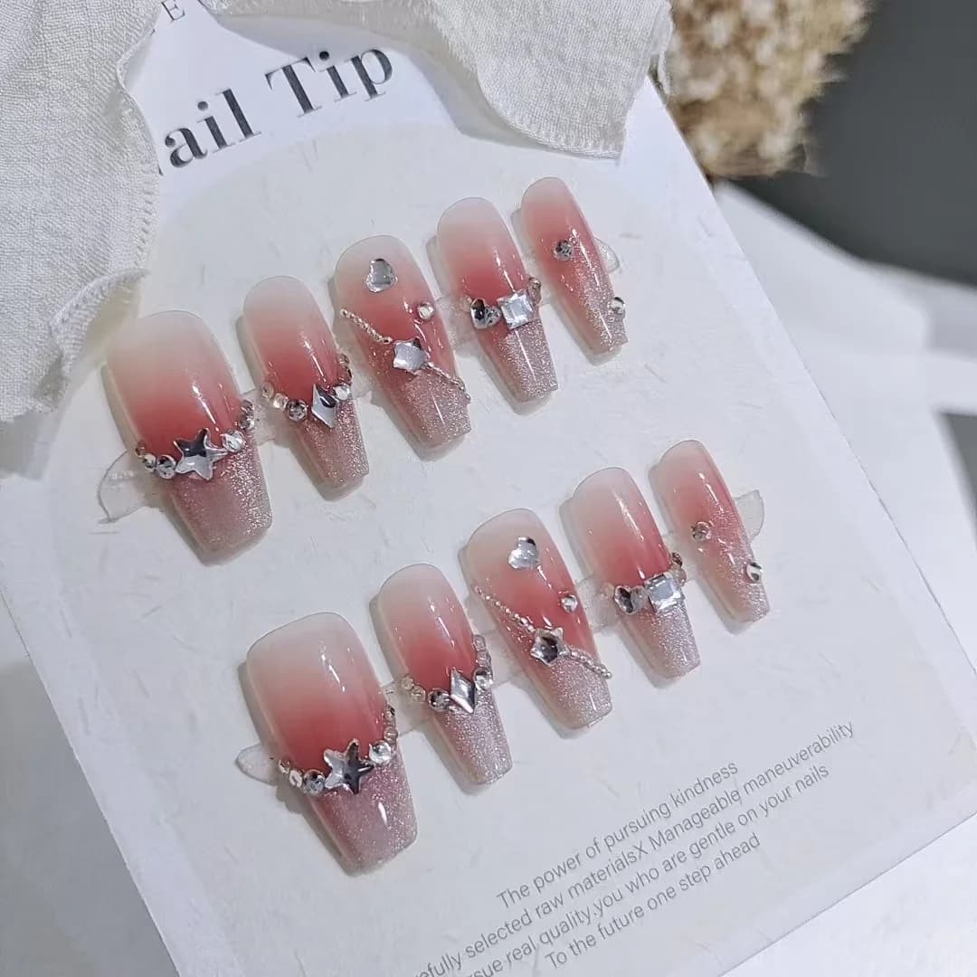 Press-On Nails met Hartjespatroon en Glitter Finish