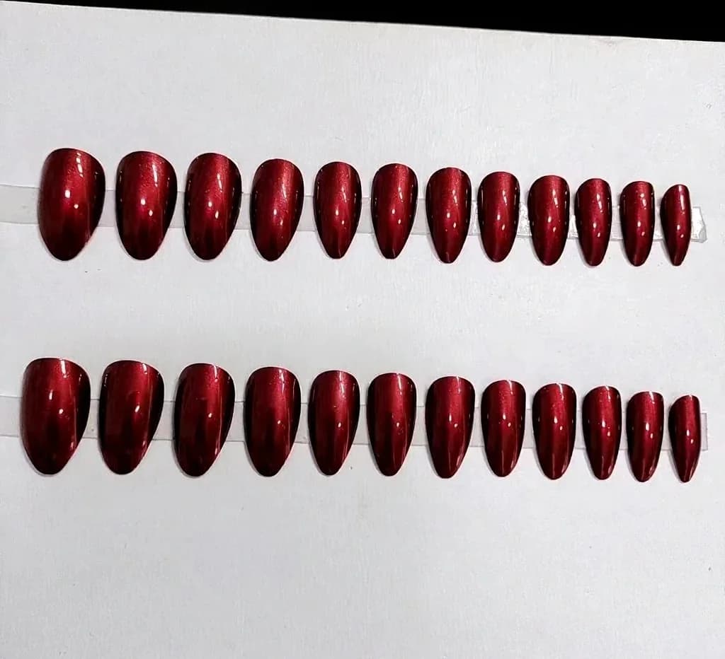 Parelmoerrode Lange Stiletto Press-On Nails Effen Kleur
