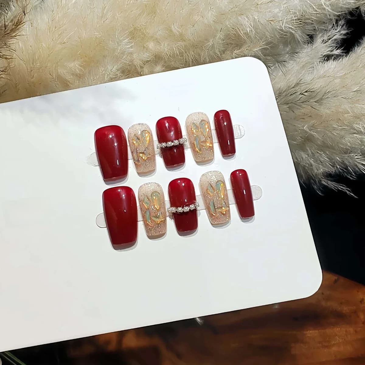 Rode Korte Vierkante Press-On Nails met Aurora Strass