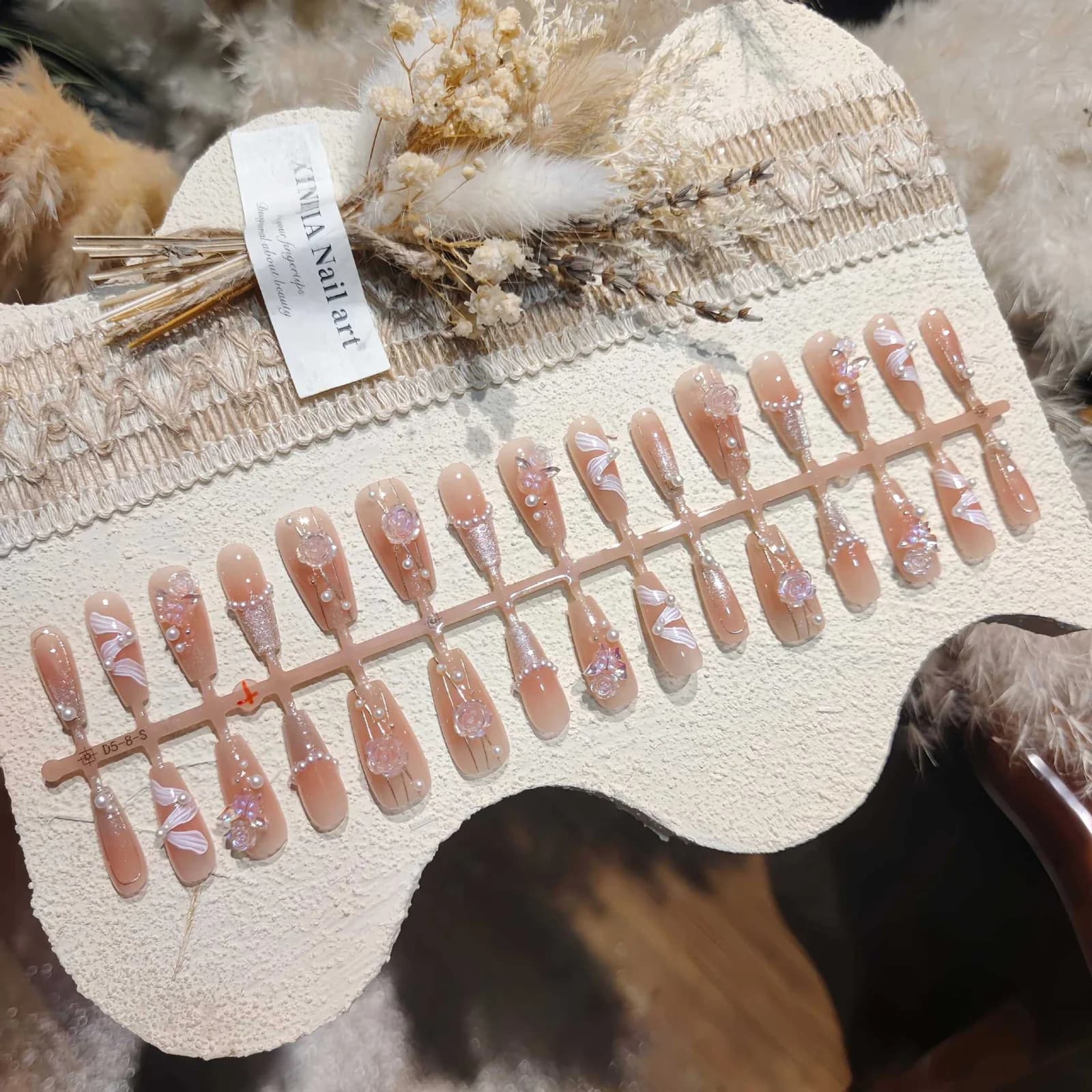 Gold Line Rose Press-On Nails met Vlinder en Cat Eye Glitter