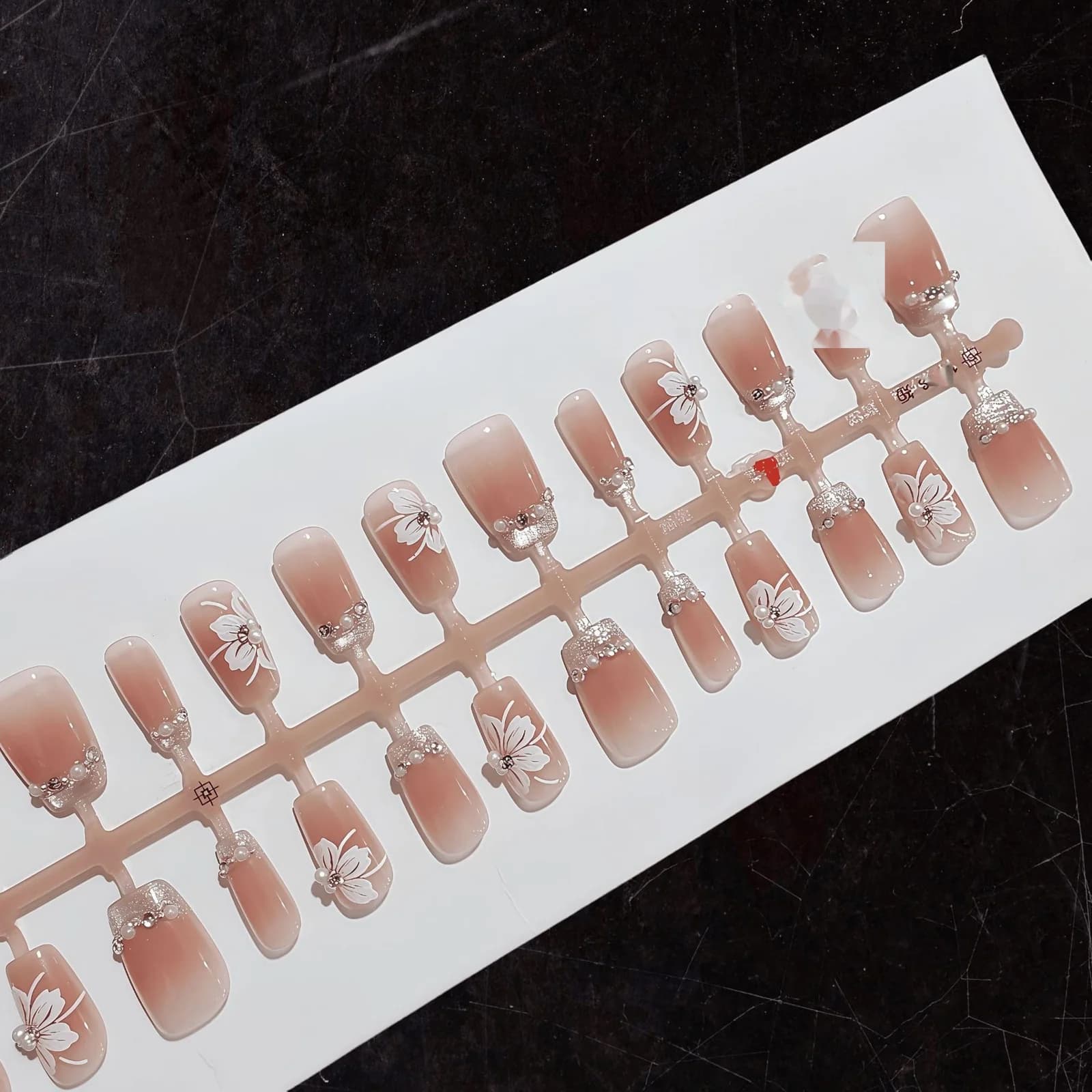 Cat Eye Lelie Press-On Nails met Parels en Strass Steentjes