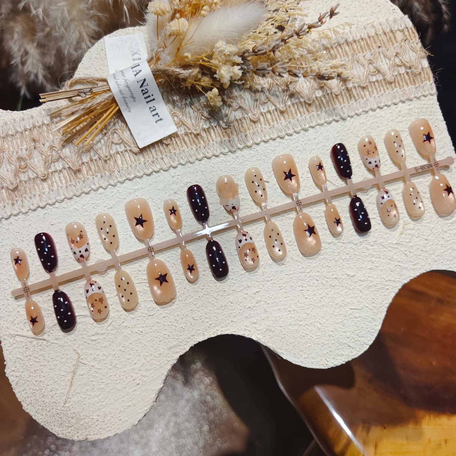 Cat Eye Press-On Nails Kort Ovaal Bruin Sterren Design