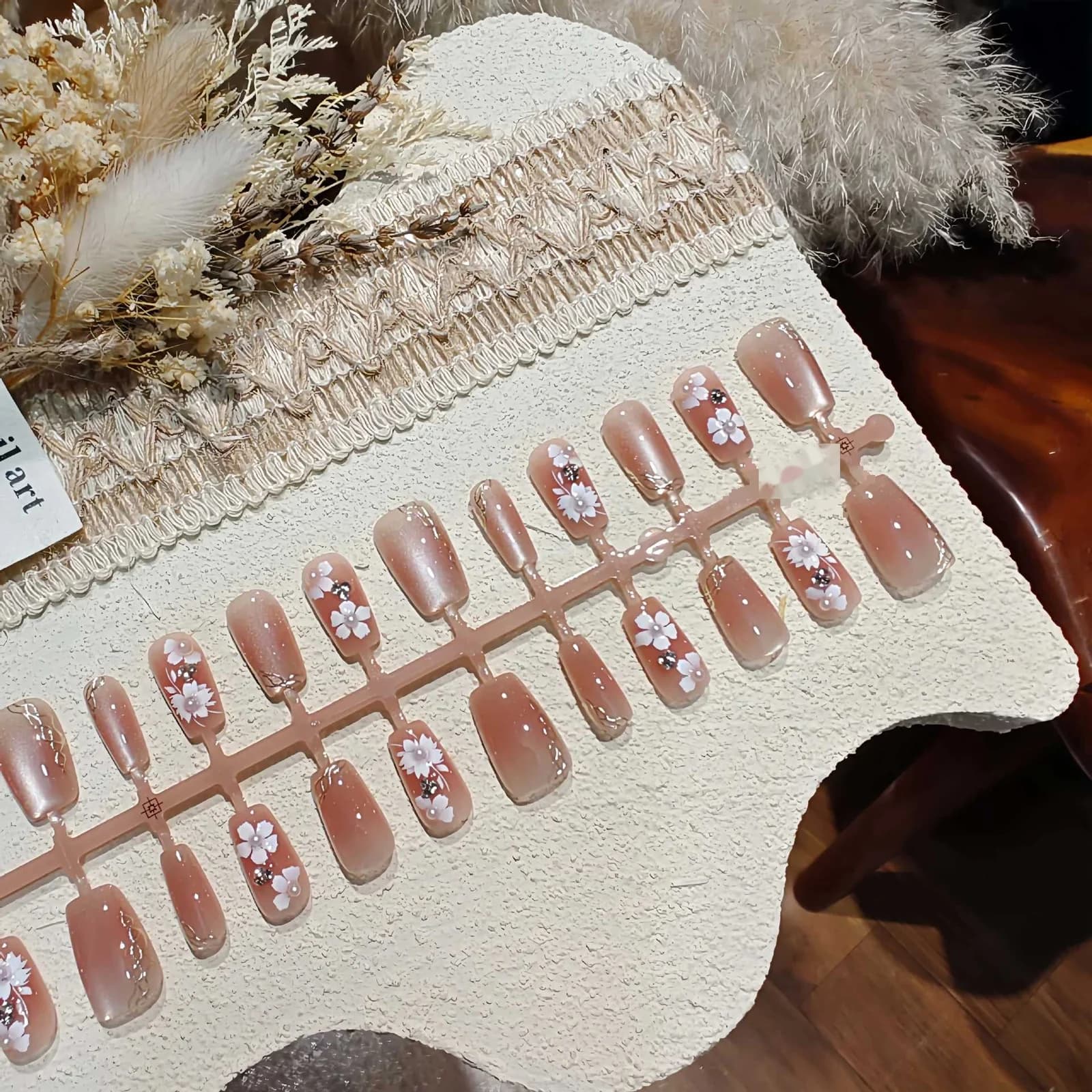Floraal Cat Eye Press-On Nails met Parels en Strass