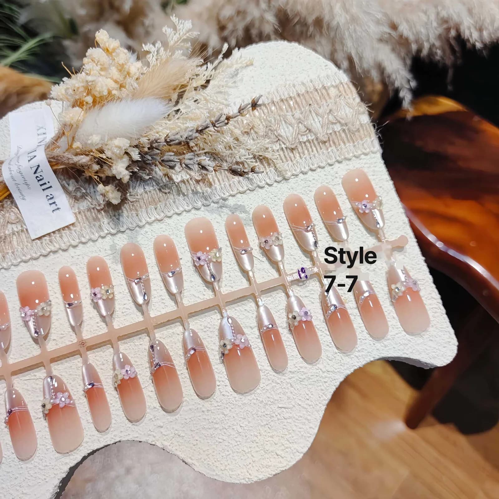 Bloemen Cat Eye Press-On Nails Lange Stiletto Vorm met Kristalaccenten