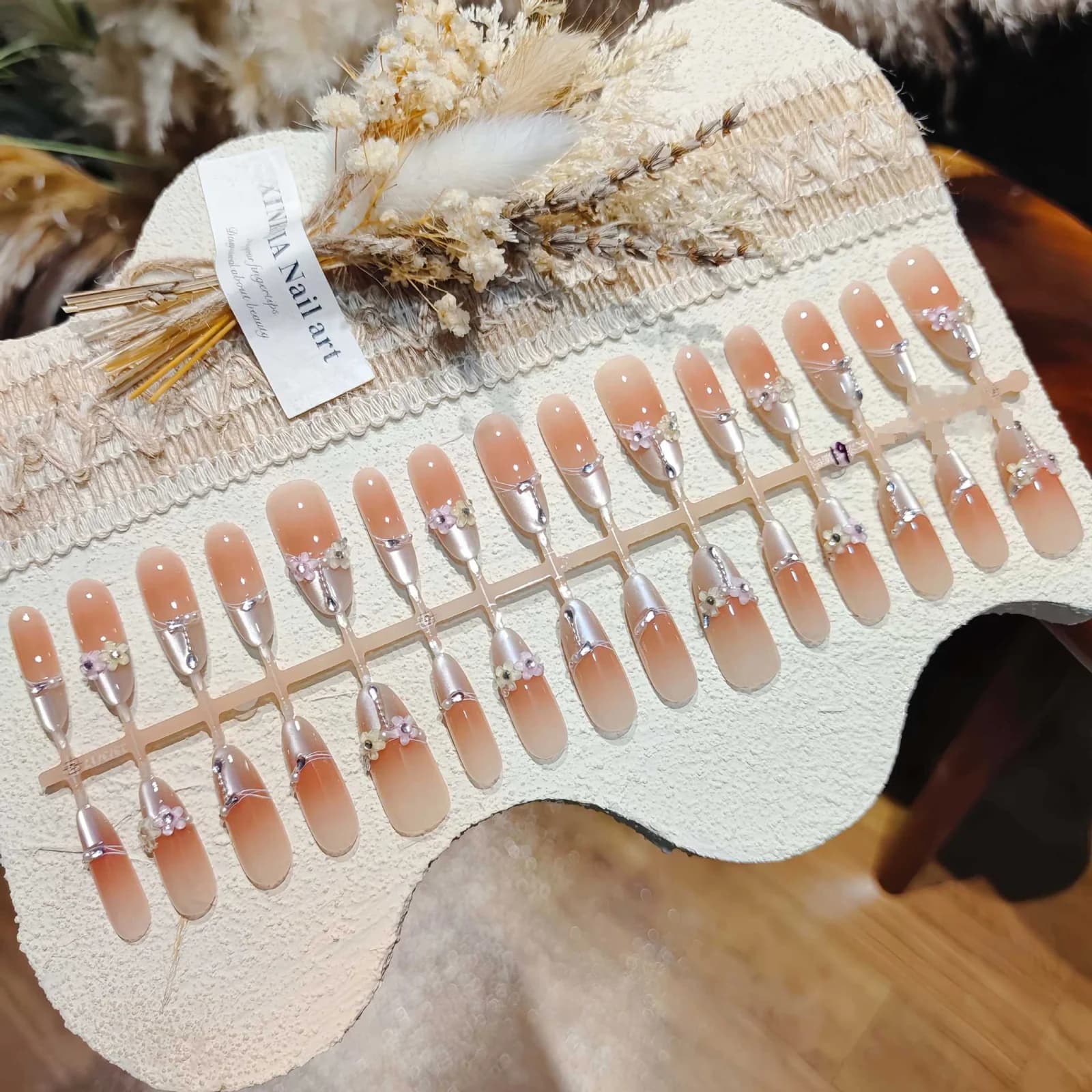 Bloemen Cat Eye Press-On Nails Lange Stiletto Vorm met Kristalaccenten