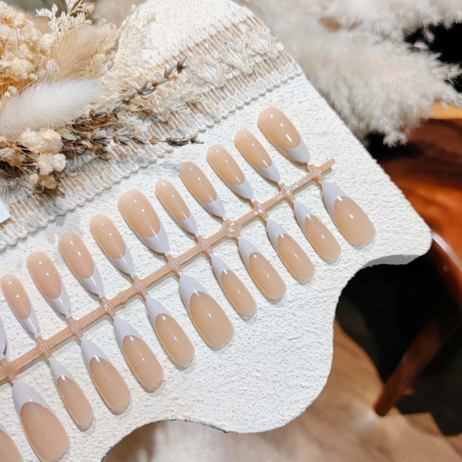 Grijs-Witte French Tip Press-On Nails Lange Amandelvorm Complete Set