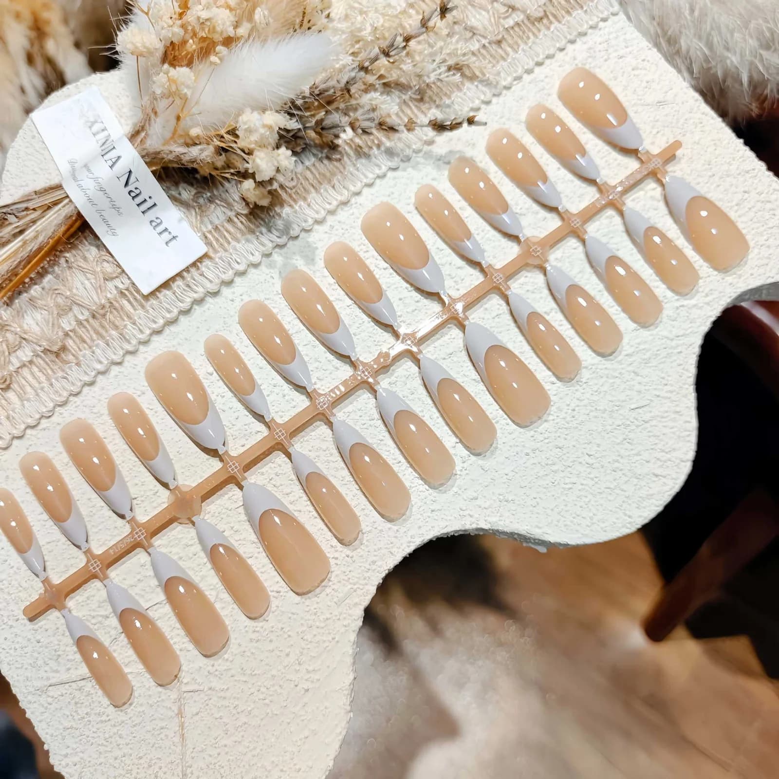 Grijs-Witte French Tip Press-On Nails Lange Amandelvorm Complete Set