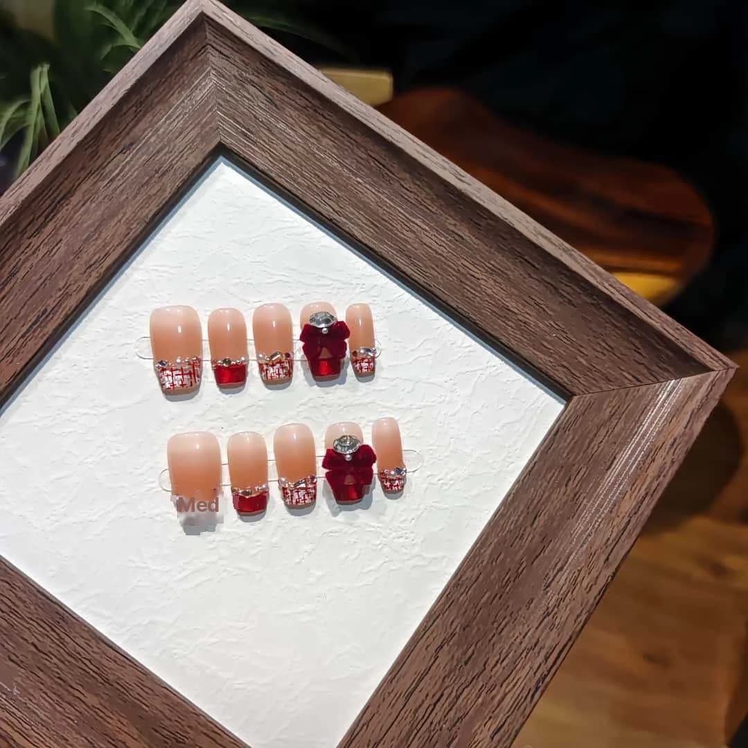 Press-on Nails Kort Kistvormig Rood Fluweel Strikmotief 30 Stuks