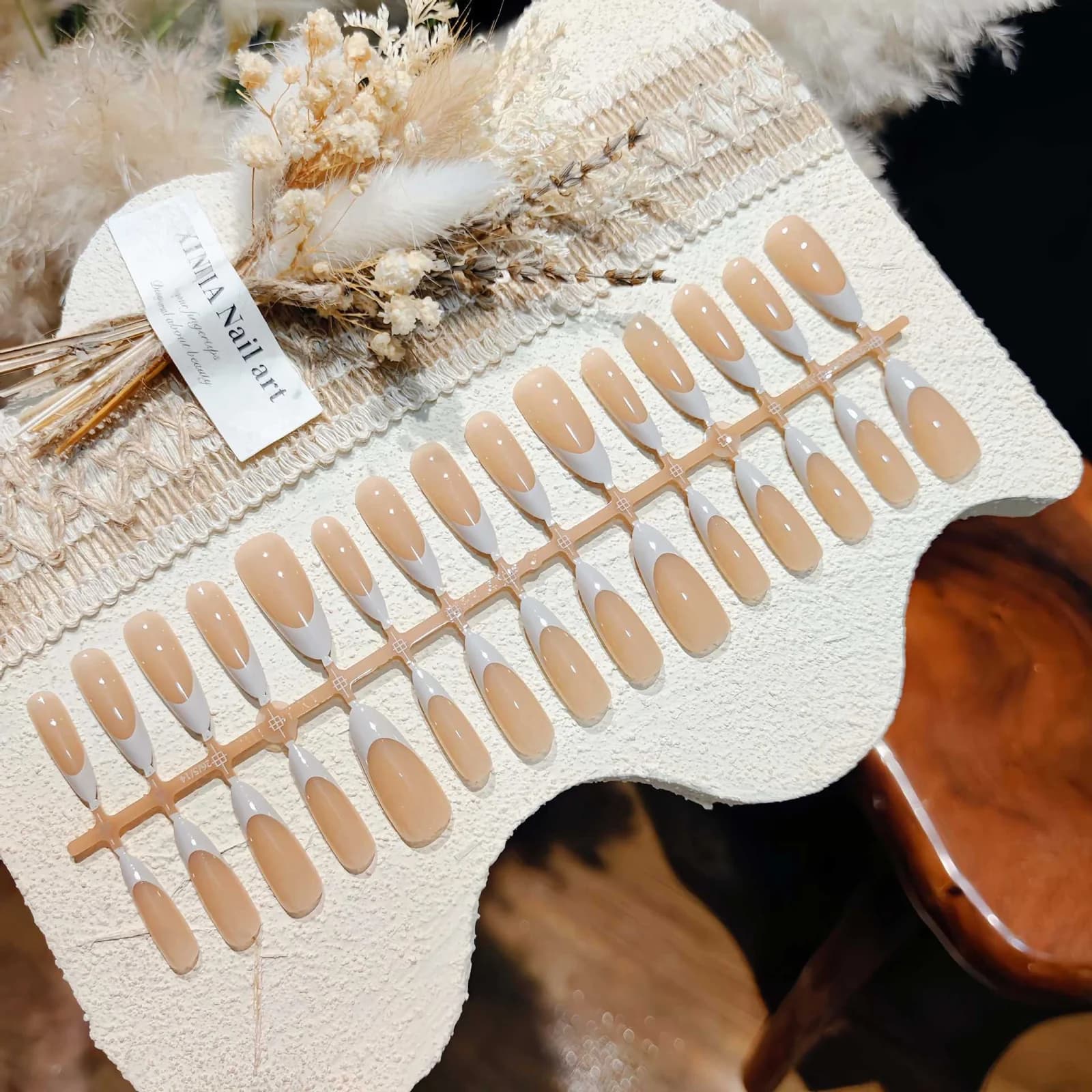 Grijs-Witte French Tip Press-On Nails Lange Amandelvorm Complete Set